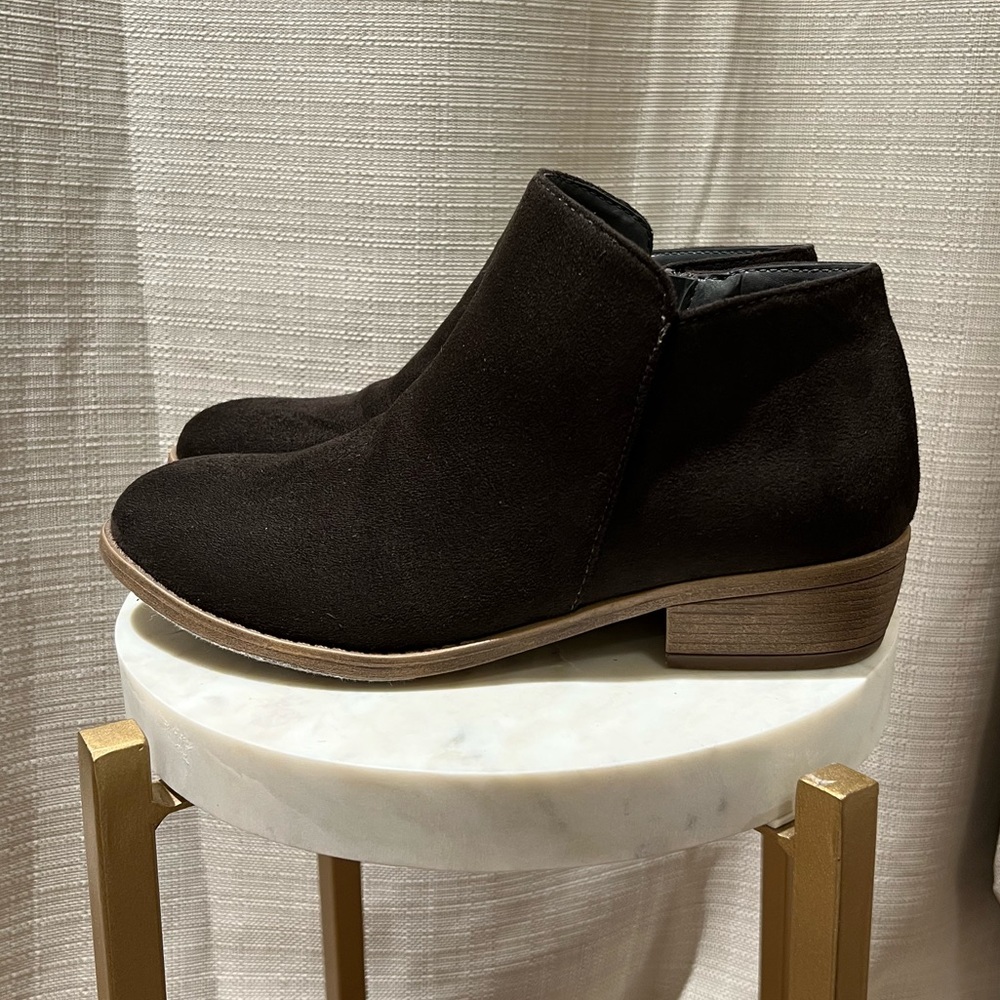 Like new! Dark brown faux suede bootie, inside zip, 1.5” heel, women’s size 7.5.